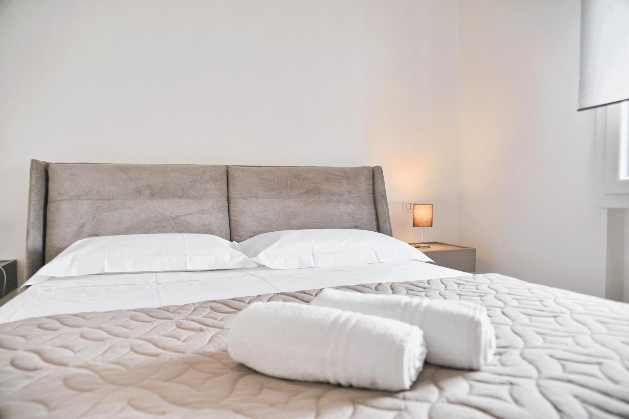 Apartament Gold Garda Desenzano Desenzano del Garda Zewnętrze zdjęcie